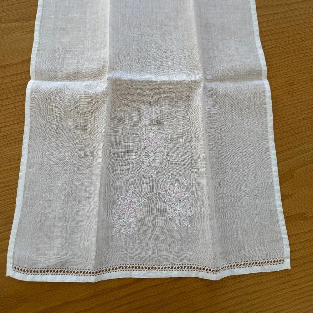 SET OF 2 LARGE EMBROIDERED TOWELS